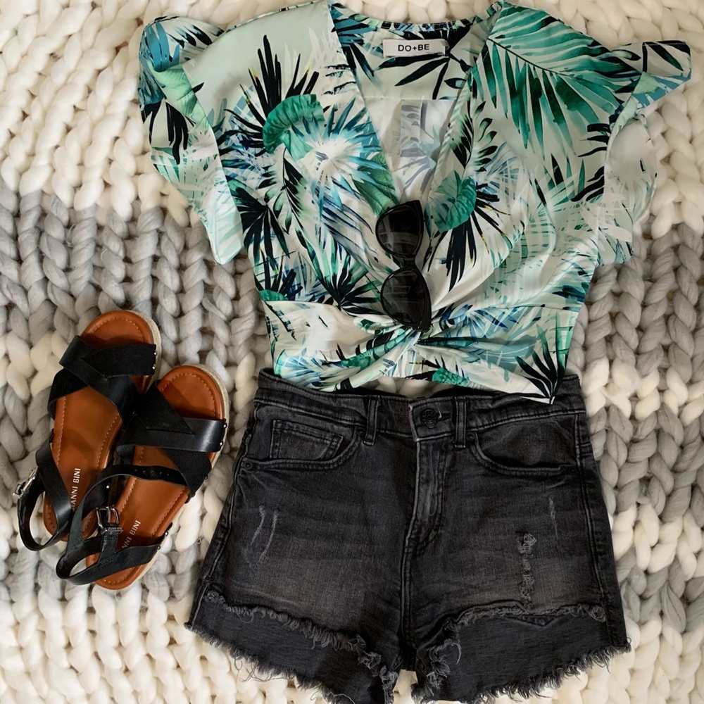 Express Shortie High Rise Short in black